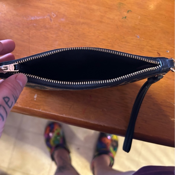 Cheetah coach wristlet - Picture 3 of 4